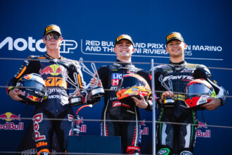 En Moto2 (moteurs Triumph), le leader du championnat Manuel Gonzalez (team Intact, numéro 18), parti cinquième, s&rsquo;est imposé dans le Grand Prix de Misano, devant Collin Veijer (Red Bull KTM Ajo, Kalex) et Barry Baltus (REDS Fantic, Kalex)