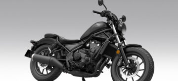 La petite Honda CMX 500 Rebel reçoit l&rsquo;e-clutch et la connectivité