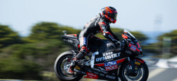 En Moto2 (moteurs Triumph), le leader du championnat Manuel Gonzalez (team Liqui Moly Dynavolt Intact, châssis Kalex) prend la pole, devant Barry Baltus (REDS Fantic Racing, Kalex) et Filip Salac (OnlyFans American Racing, Kalex); le numéro deux du championnat Izan Guevara (Blu Cru Pramac Yamaha, Boscoscuro) est sixième