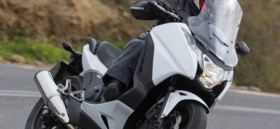 Une moto en habits de scooter :: Honda